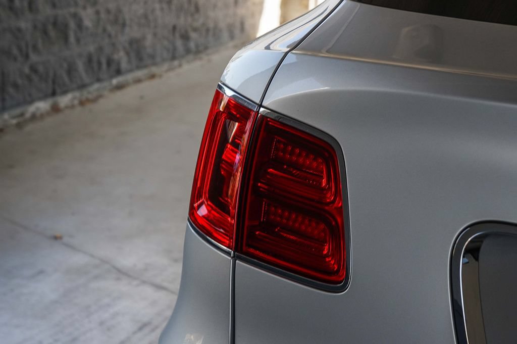 Used 2019 Bentley Bentayga AWD/4WD image 7