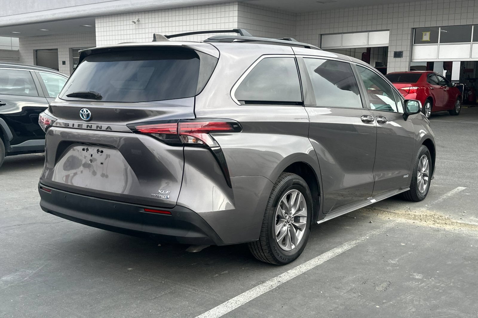 Certified 2021 Toyota Sienna XLE FWD image 5
