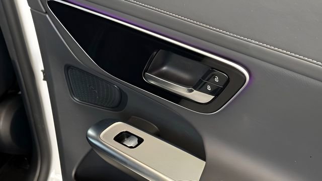 Used 2024 Mercedes-Benz GLC 300 4MATIC image 30