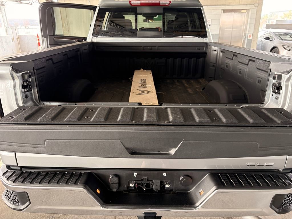 Used 2025 GMC Sierra 2500 SLE w/ SLE Value Package; AWD/4WD image 11