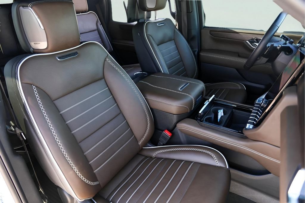 Certified 2025 GMC Yukon Denali Ultimate image 36