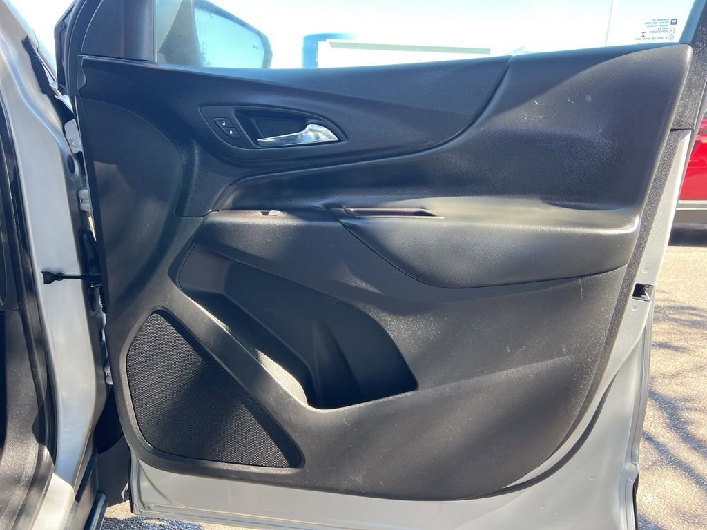 Used 2018 Chevrolet Equinox LT image 11