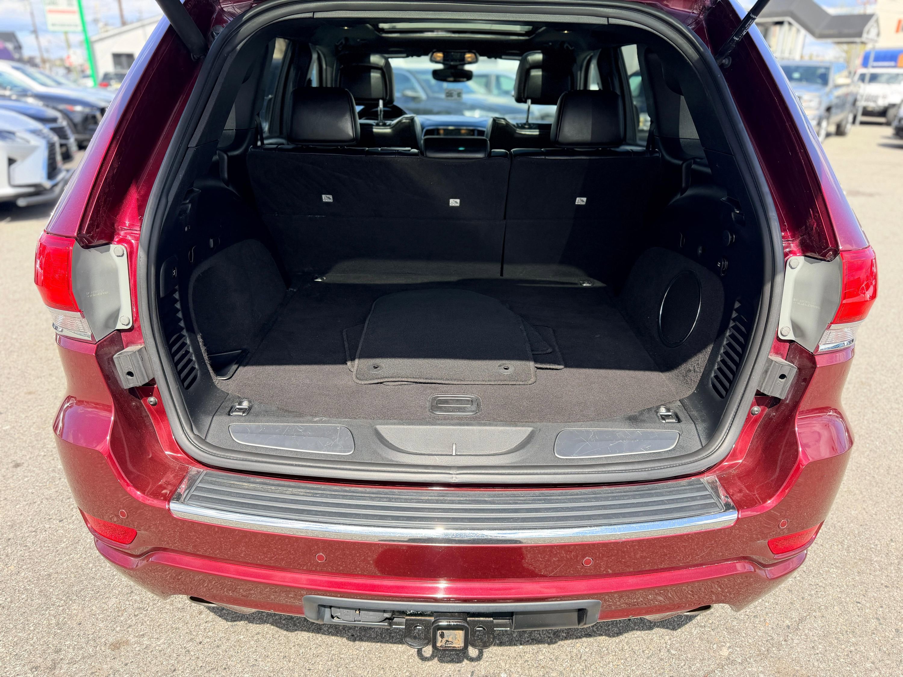 Used 2020 Jeep Grand Cherokee Overland AWD/4WD image 14