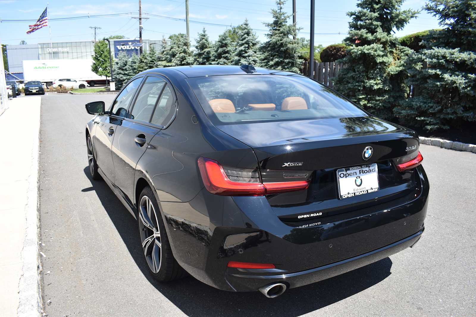 Used 2023 BMW 330i xDrive Sedan w/ Premium Package AWD/4WD image 7