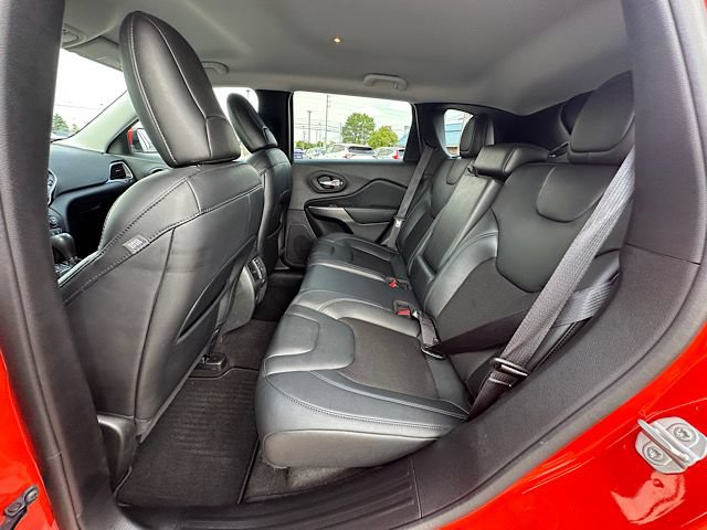 Used 2021 Jeep Cherokee Latitude Plus AWD/4WD image 19