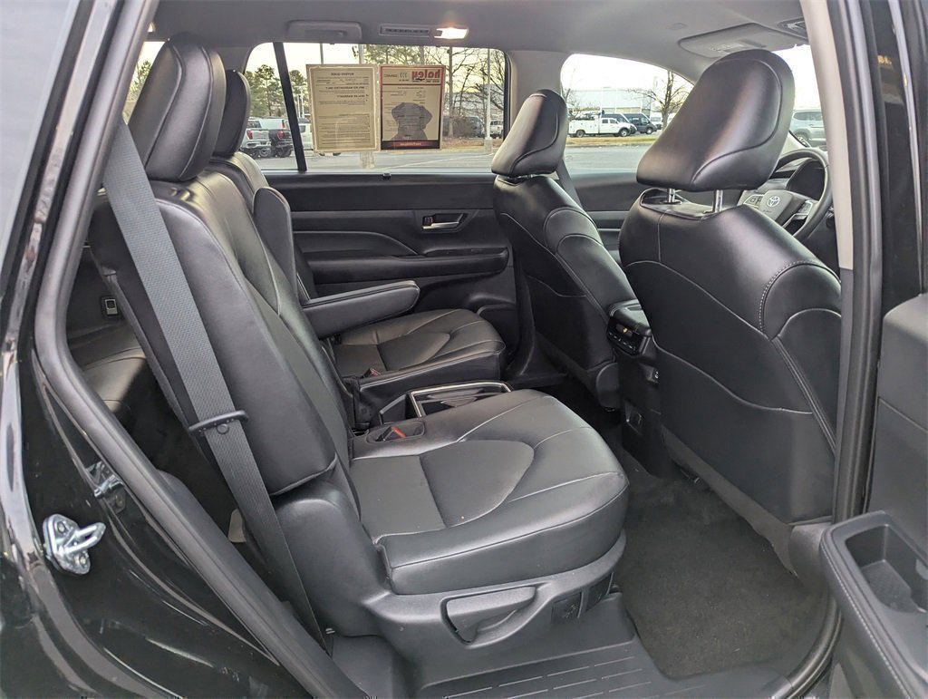Used 2025 Toyota Grand Highlander AWD image 18