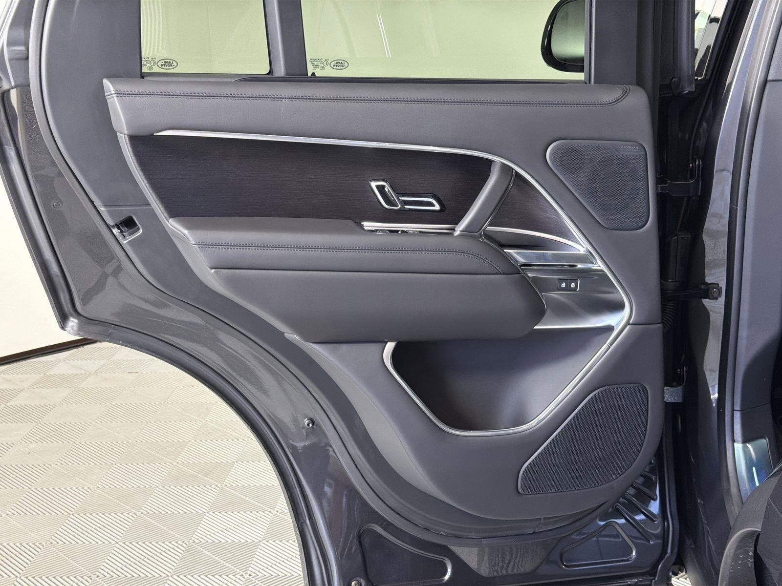 New 2026 Land Rover Range Rover SE image 26