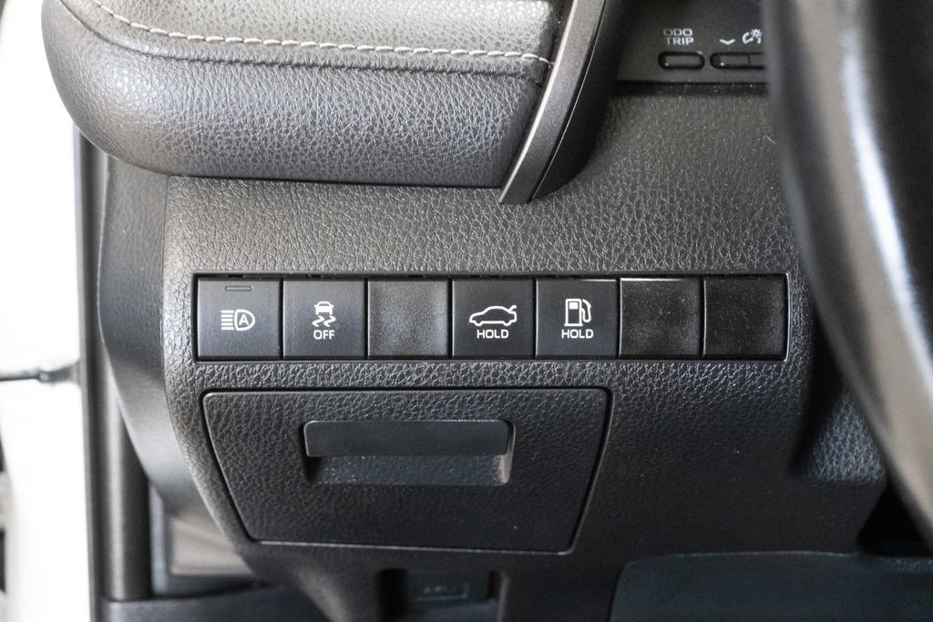 Used 2020 Toyota Camry XSE FWD image 18