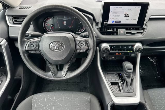 Used 2025 Toyota RAV4 XLE FWD image 18