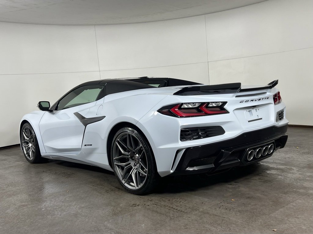 Used 2023 Chevrolet Corvette Z06 image 3