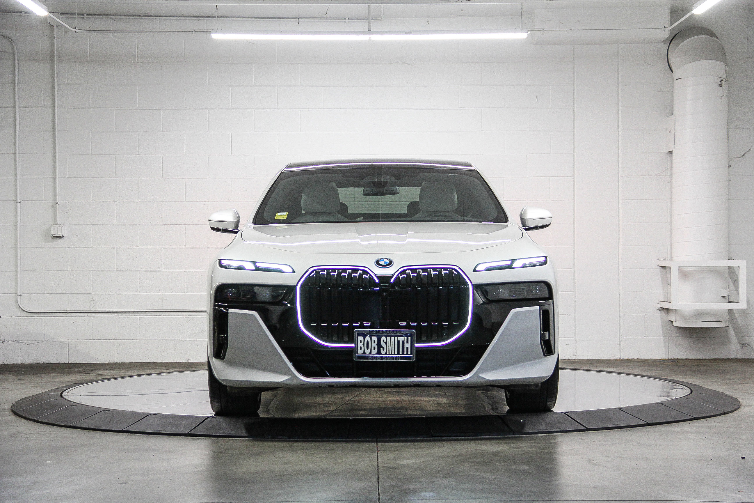 Used 2025 BMW i7 xDrive60 image 2