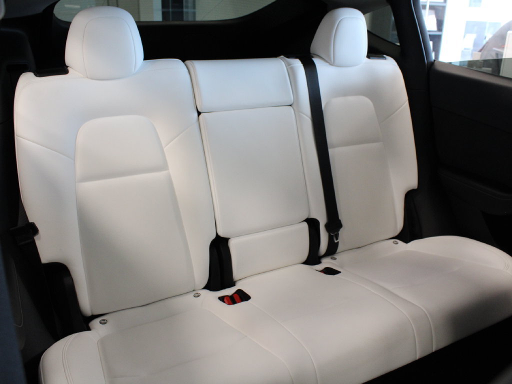 Used 2022 Tesla Model Y Long Range AWD/4WD image 28