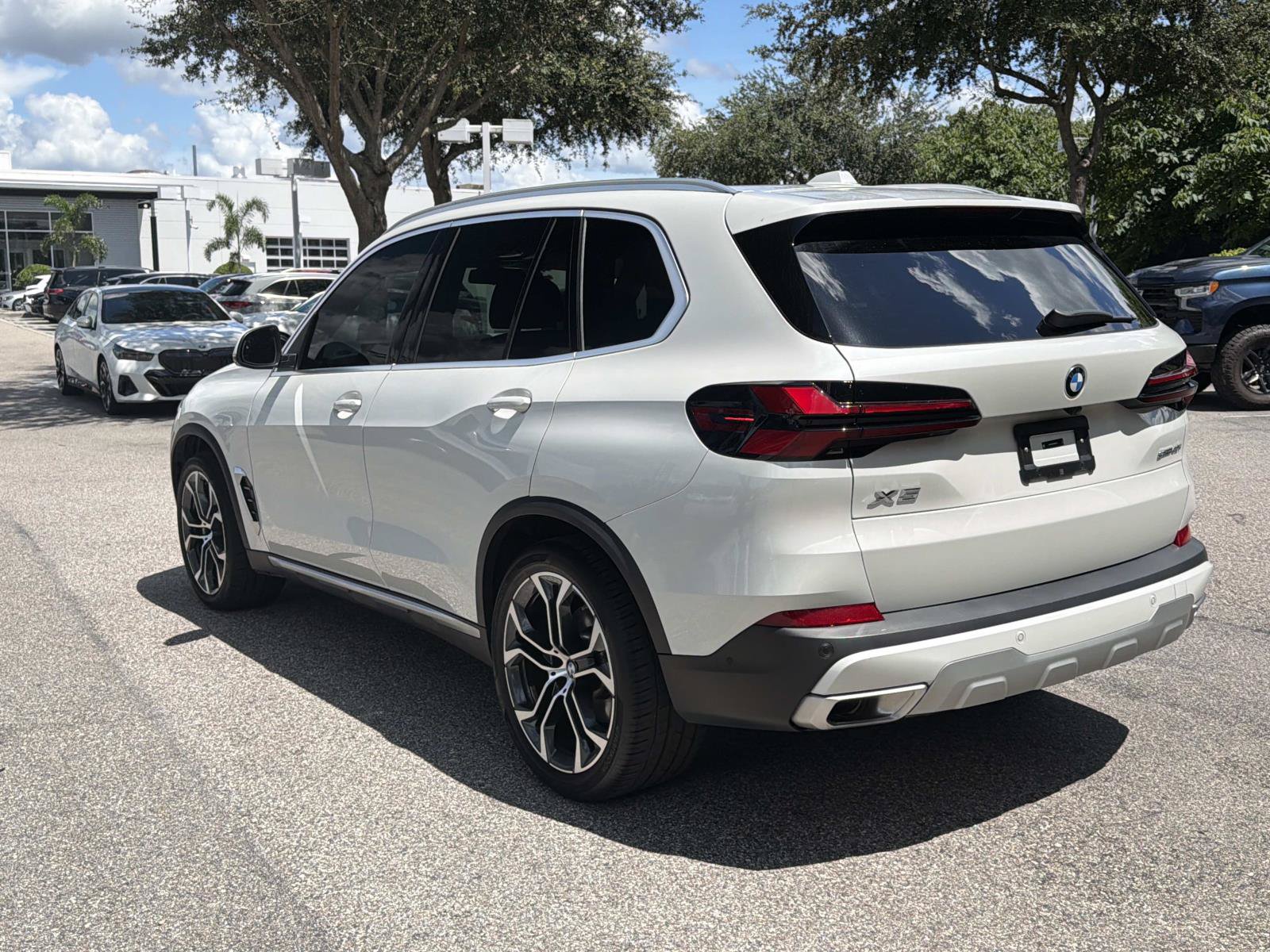Used 2025 BMW X5 sDrive40i w/ Climate Comfort Package RWD image 5