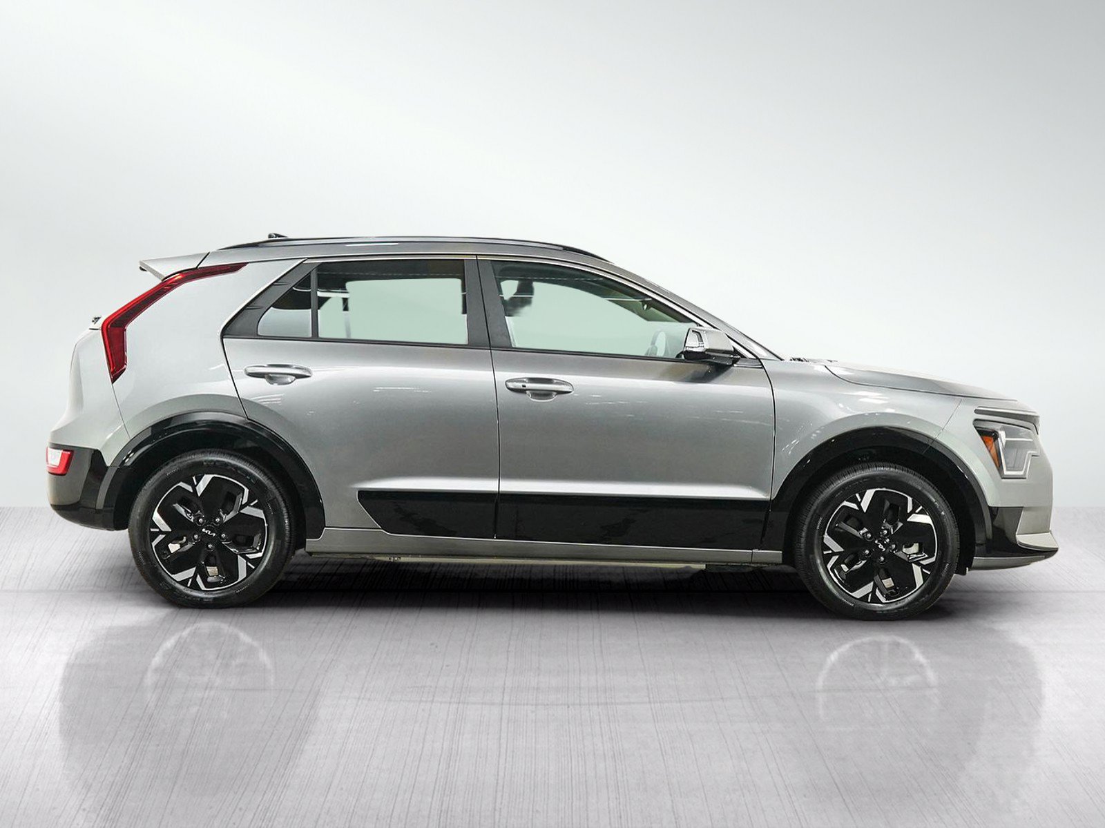 Used 2024 Kia Niro Wind w/ Wind Preserve Package FWD image 6