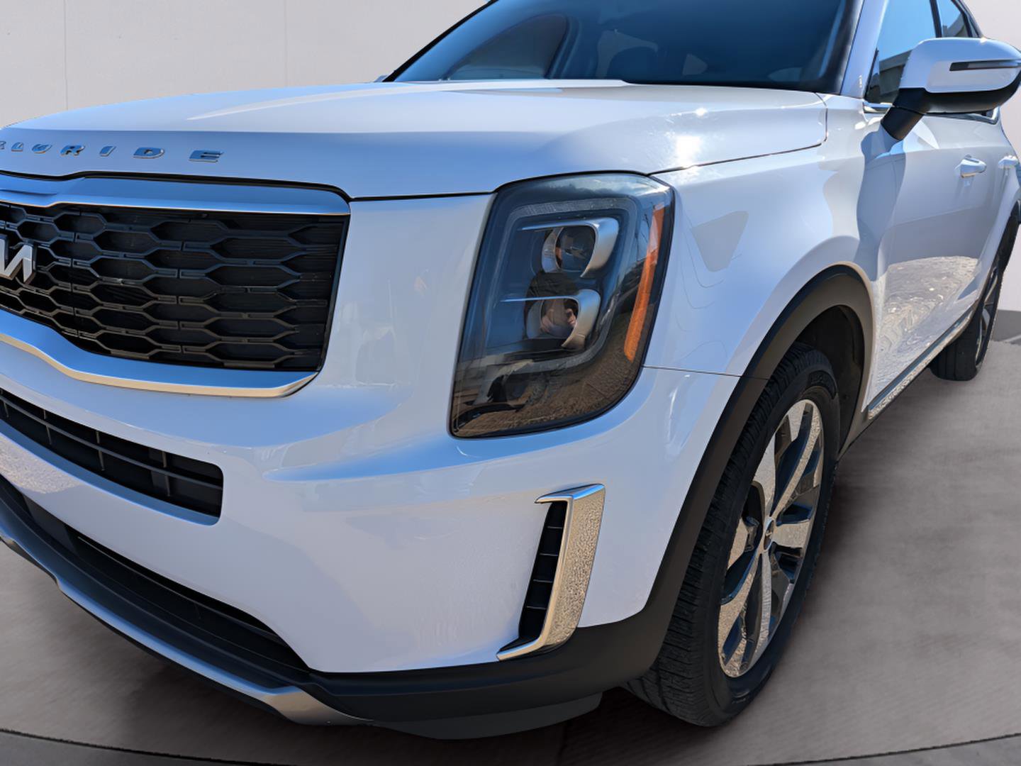 Used 2022 Kia Telluride EX w/ EX Premium Package image 6