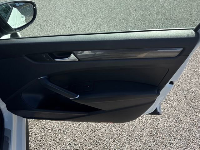 Certified 2020 Volkswagen Passat 2.0T R-Line image 34
