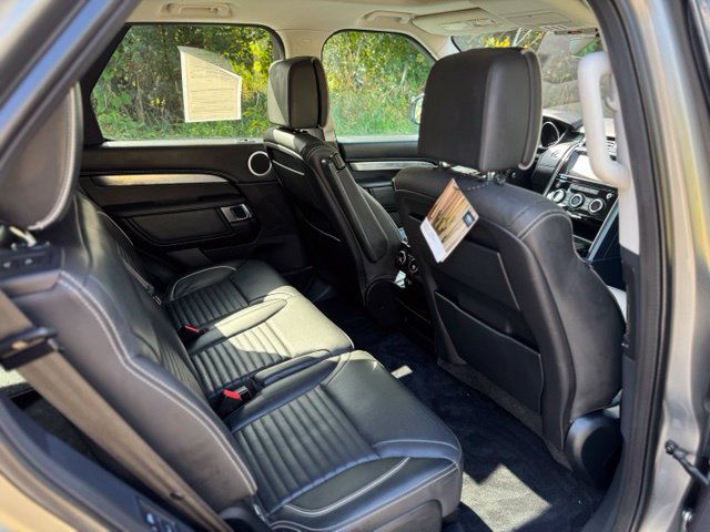 Used 2017 Land Rover Discovery First Edition AWD/4WD image 16