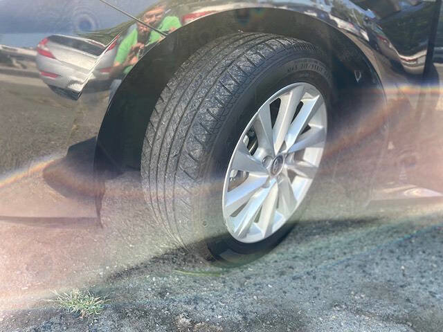 Used 2022 Toyota Camry LE image 21