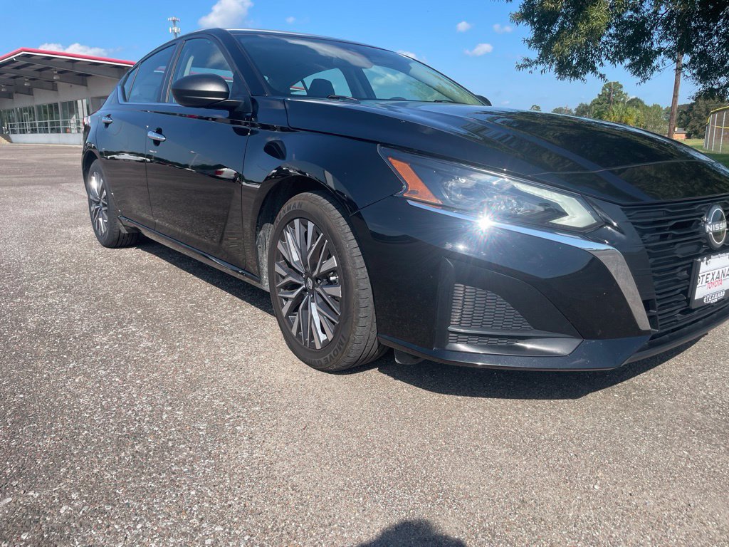 Used 2025 Nissan Altima 2.5 SV FWD image 9
