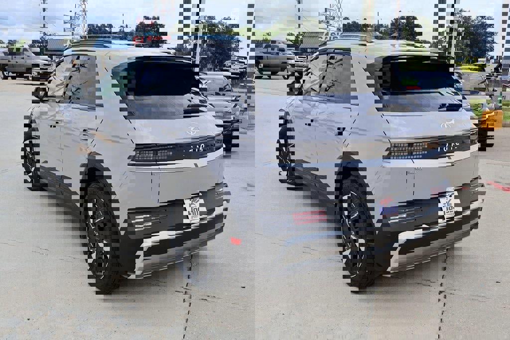 New 2025 Hyundai Ioniq 5 SEL image 2