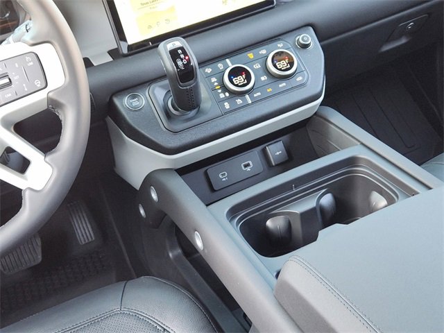 New 2024 Land Rover Defender 110 S image 19