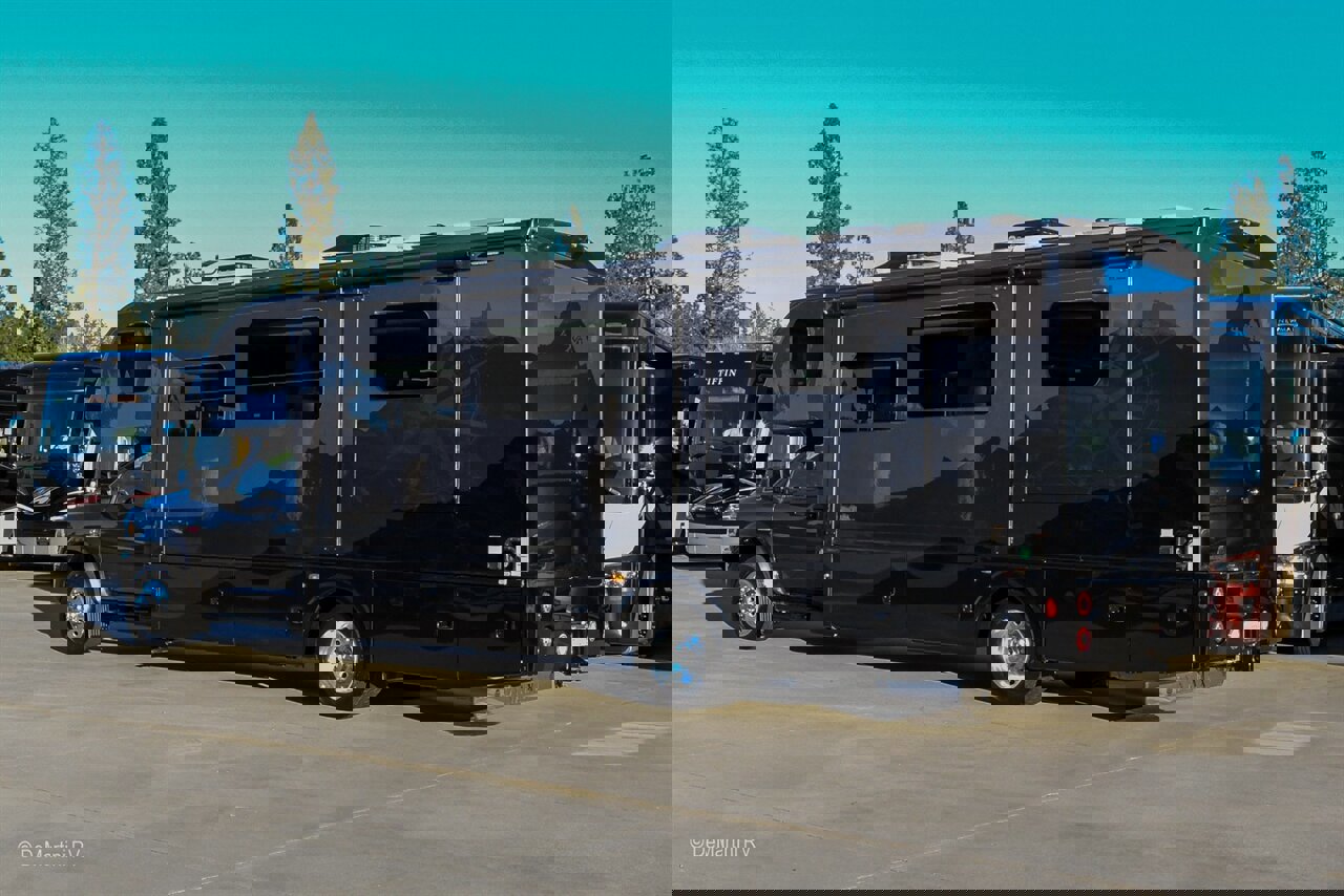 Used 2024 RAM 5500 SLT w/ Quick Order Package 2YG SLT image 2