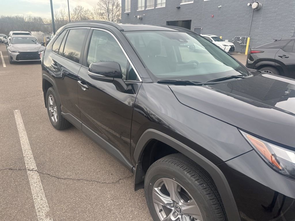 Used 2022 Toyota RAV4 XLE w/ Convenience Package AWD/4WD image 4