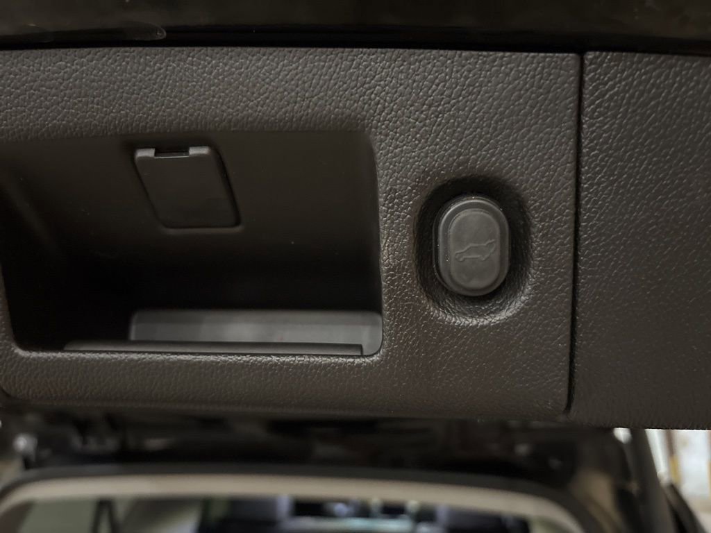 Used 2015 Chevrolet Suburban LT AWD/4WD image 13