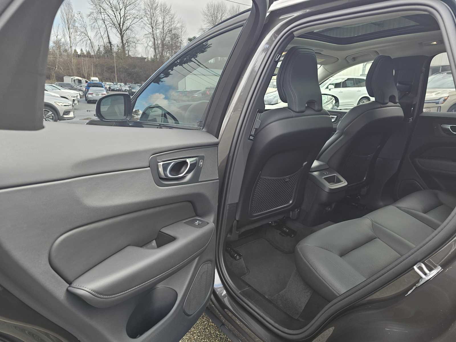 Certified 2025 Volvo XC60 B5 Plus image 18