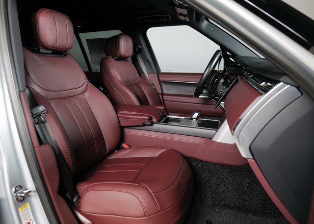 New 2025 Land Rover Range Rover SE image 3