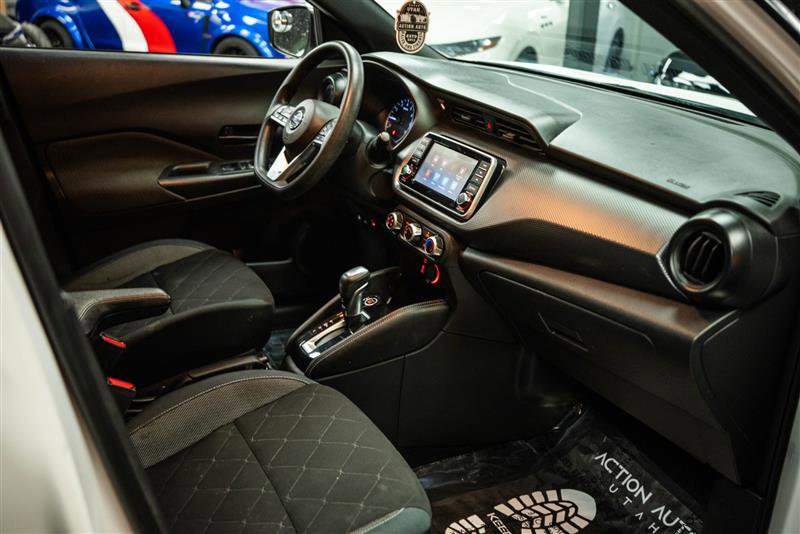 Used 2019 Nissan Kicks S image 10