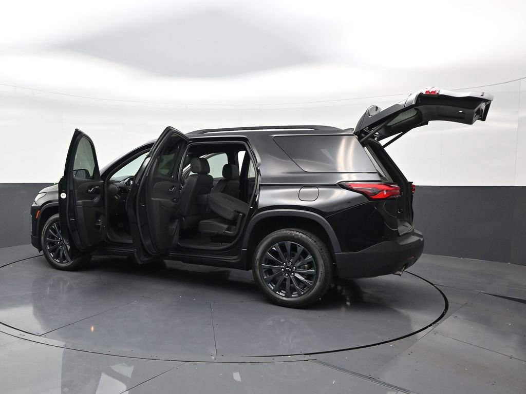 Used 2023 Chevrolet Traverse RS FWD image 32