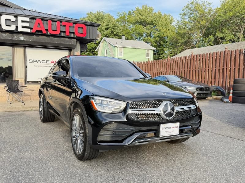 Used 2020 Mercedes-Benz GLC 300 4MATIC Coupe image 4