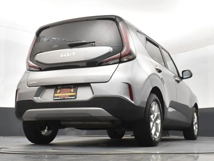 Used 2025 Kia Soul LX w/ LX Technology Package image 13