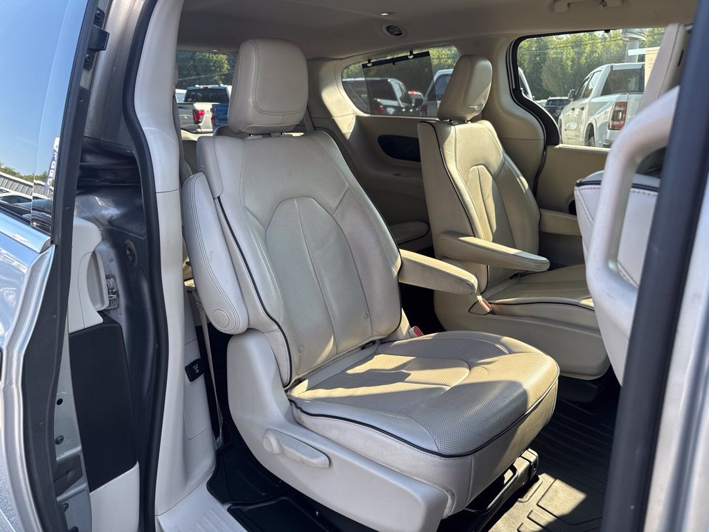 Used 2018 Chrysler Pacifica Limited FWD image 13