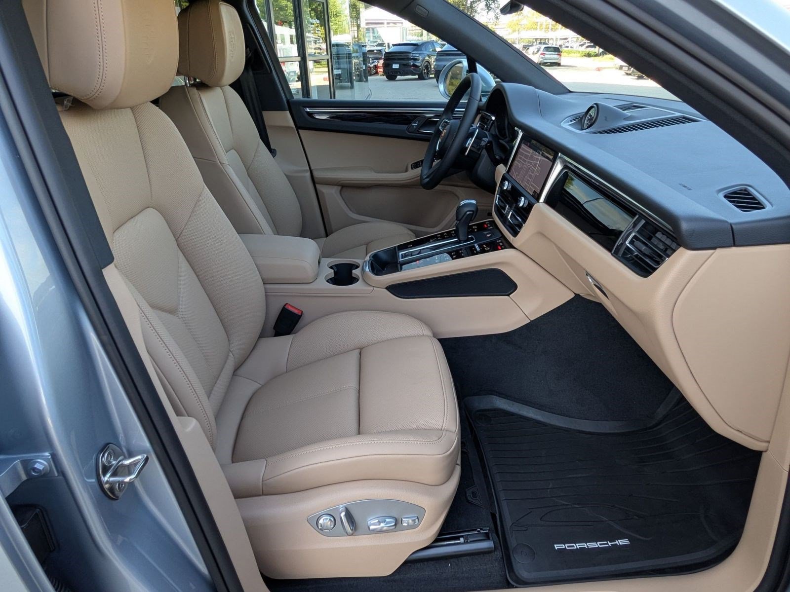 Certified 2026 Porsche Macan AWD/4WD image 25