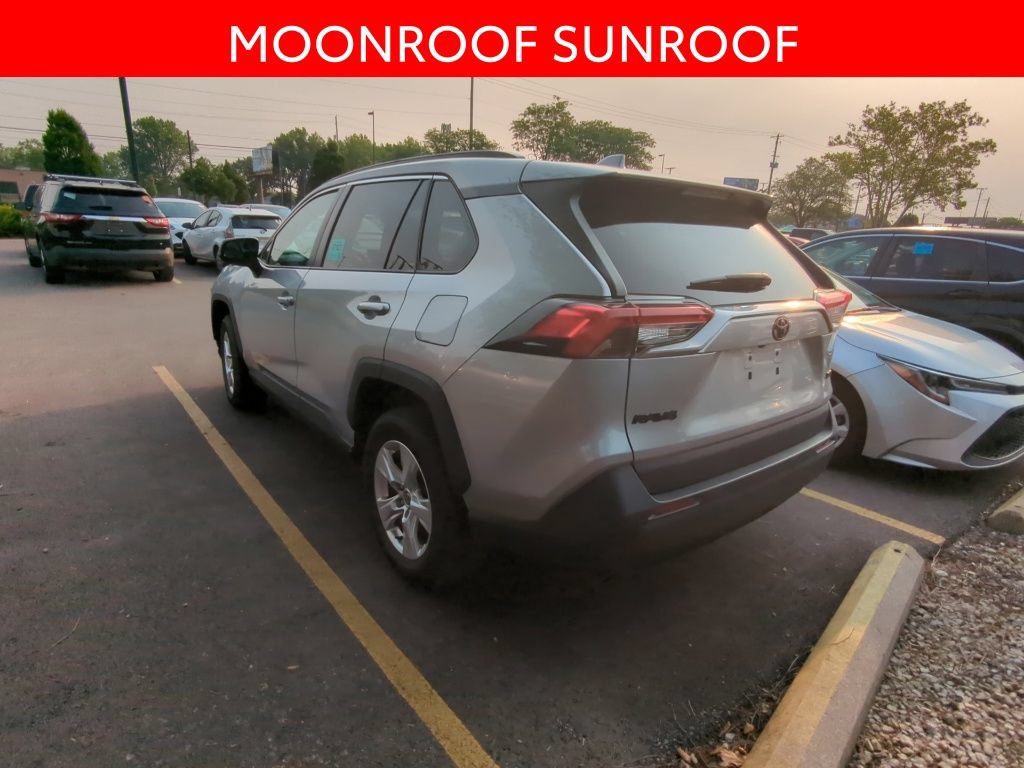 Used 2021 Toyota RAV4 XLE w/ Convenience Package FWD image 4
