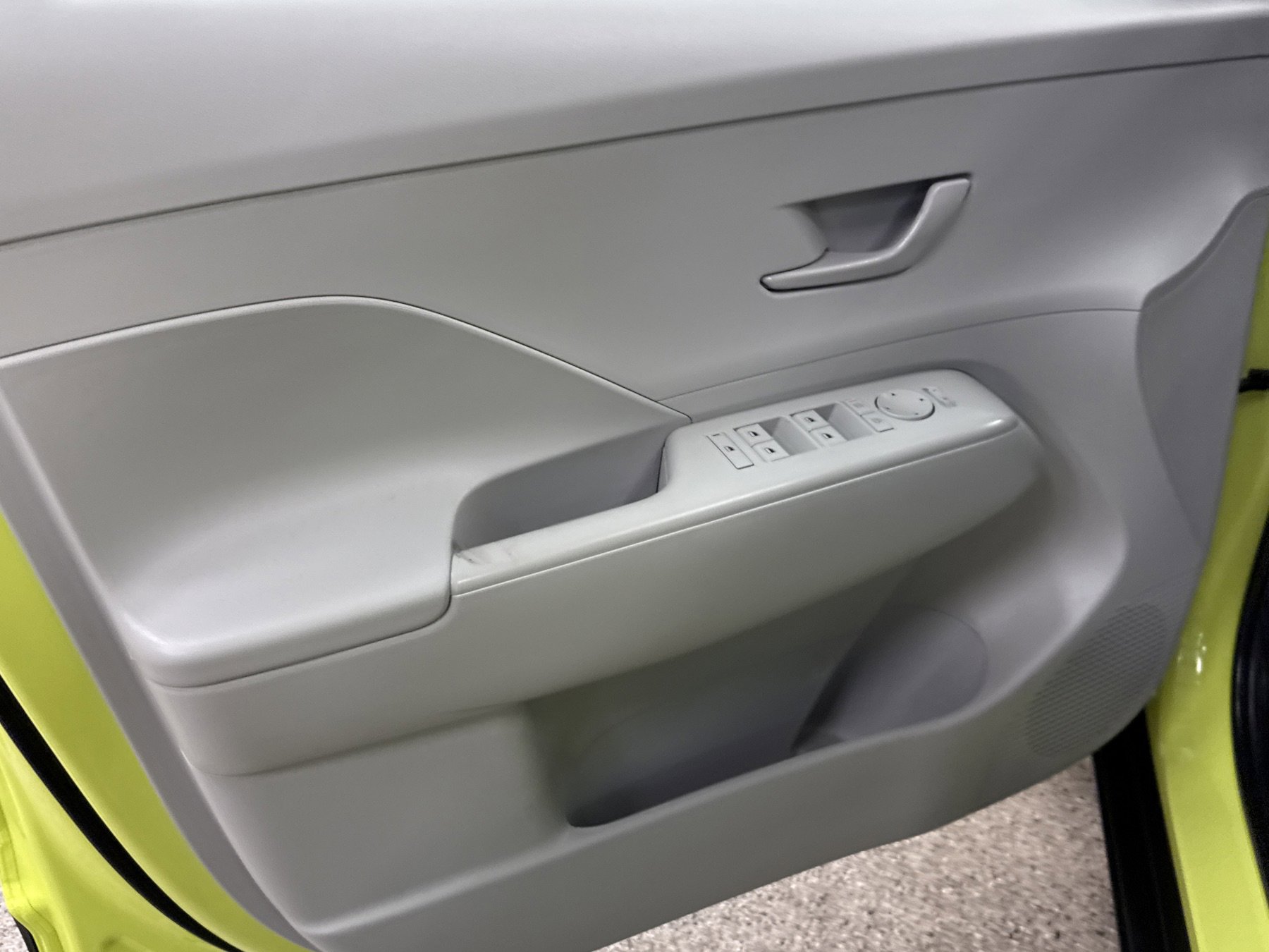 Used 2024 Hyundai Kona SEL image 3