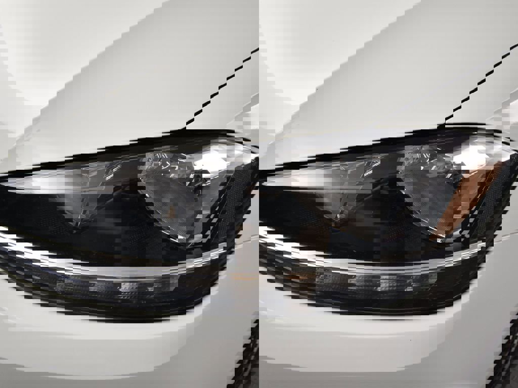 Used 2019 Volkswagen e-Golf SE image 11