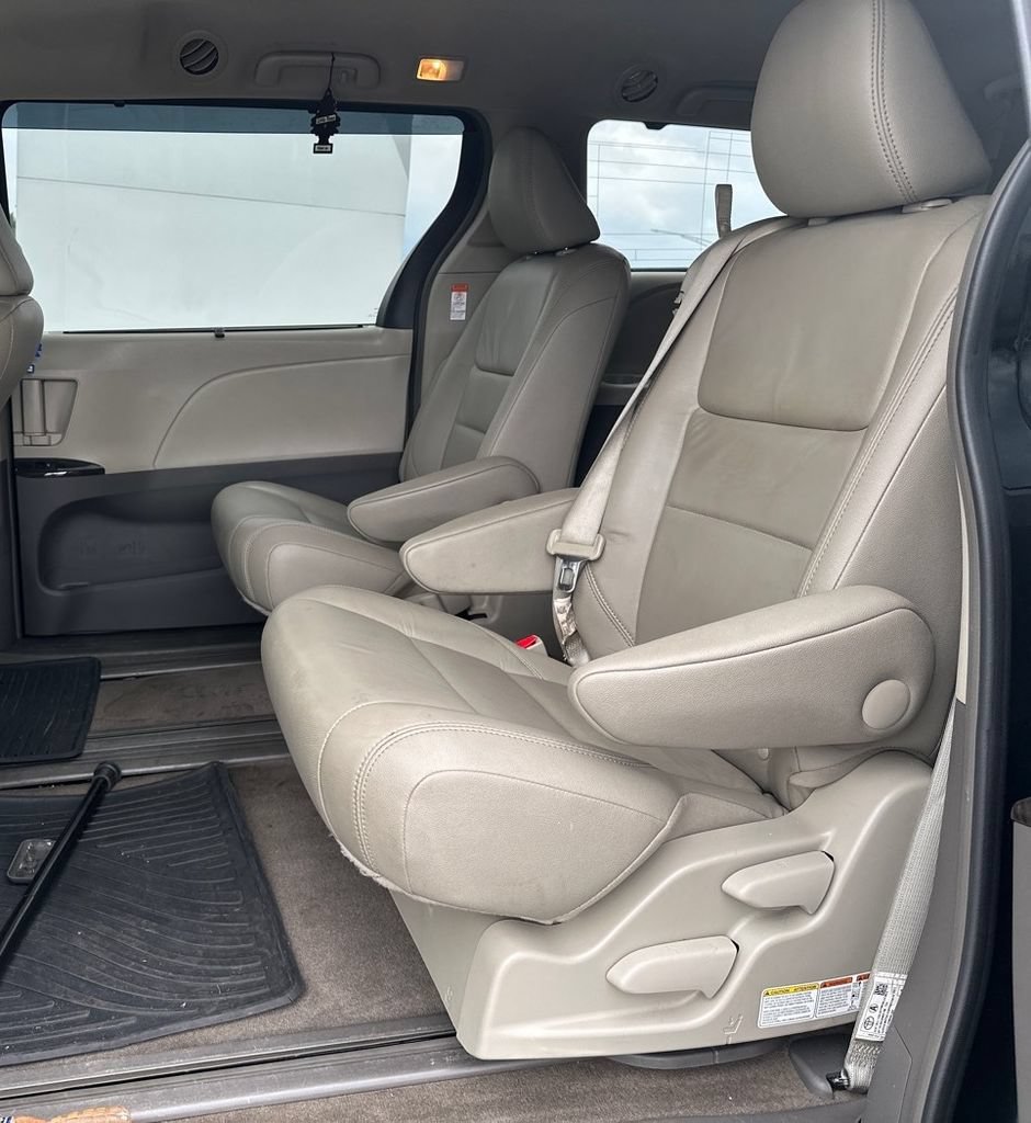 Used 2017 Toyota Sienna XLE w/ XLE Navigation Package FWD image 10