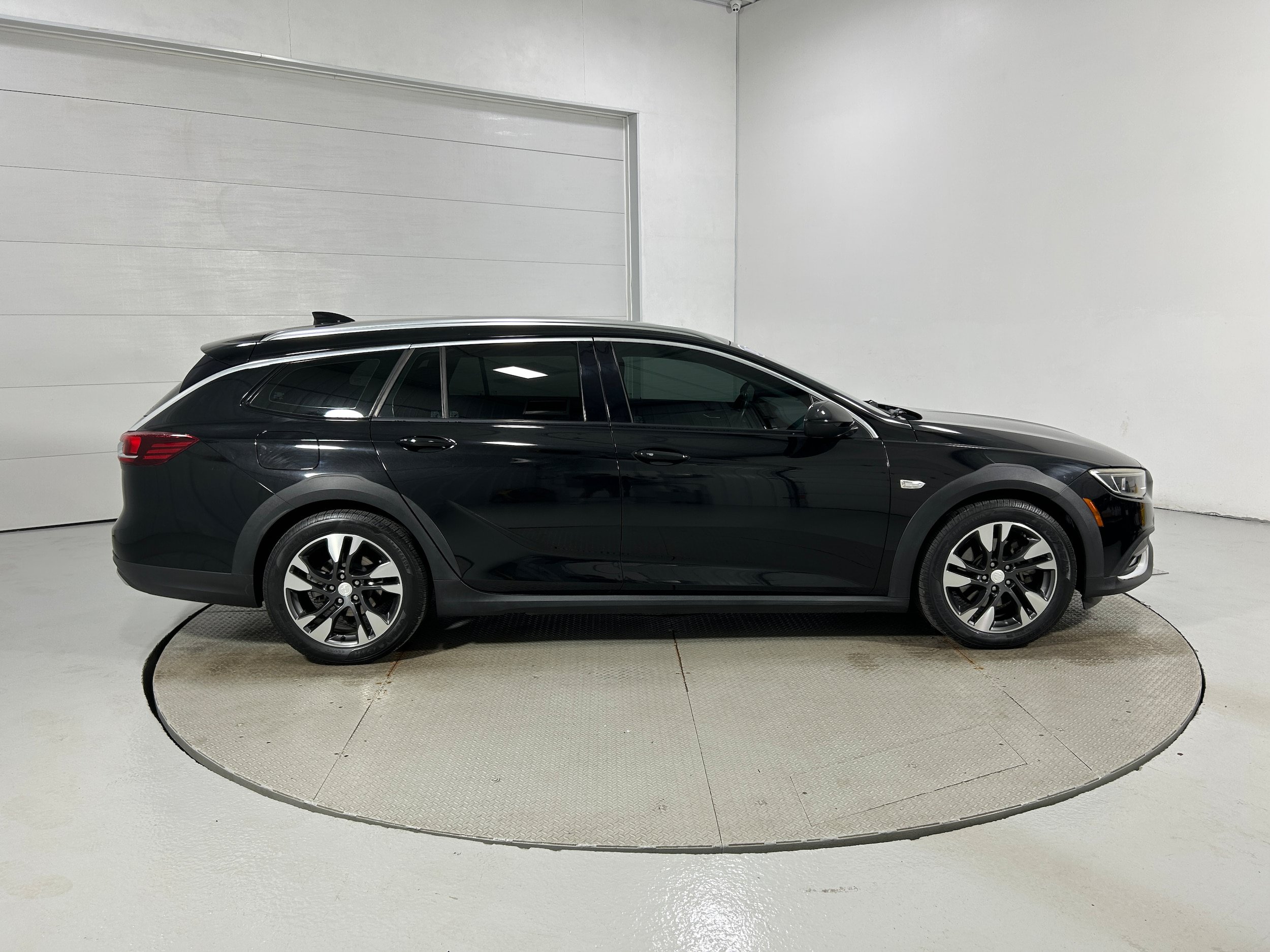 Used 2018 Buick Regal Preferred w/ Sights and Sounds Package AWD/4WD image 33