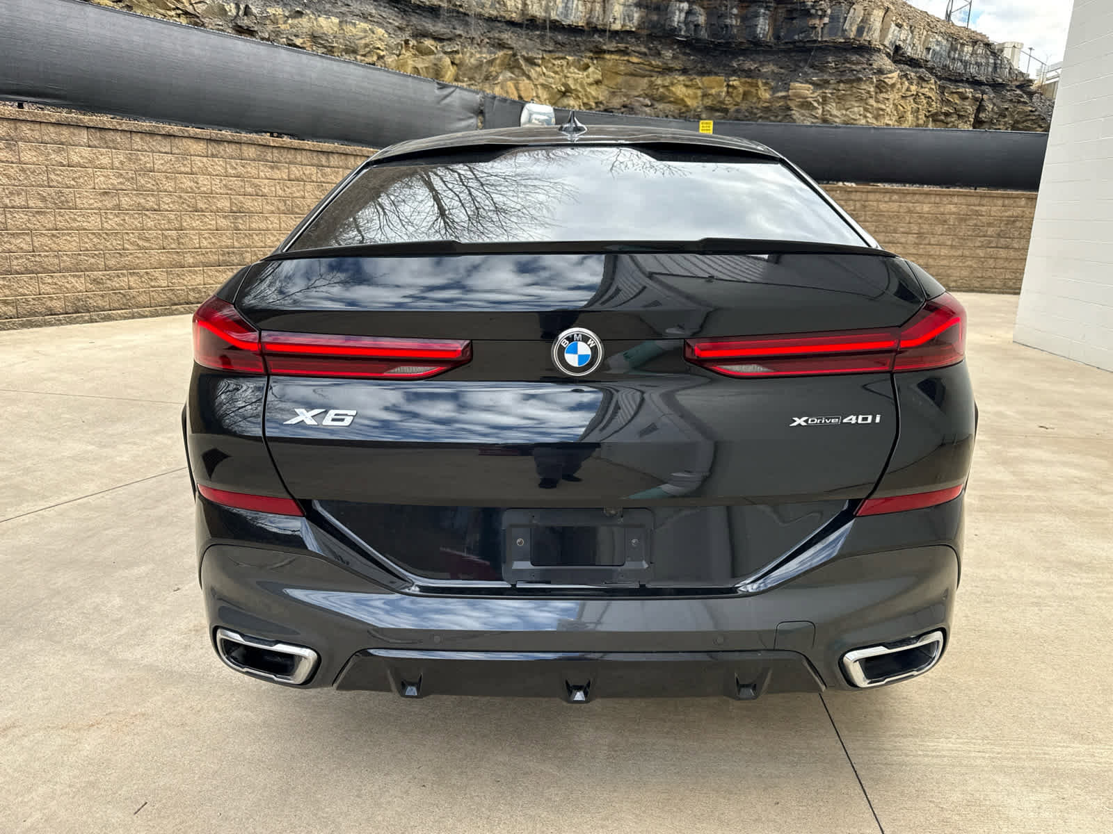 Certified 2022 BMW X6 xDrive40i w/ M Sport Package AWD/4WD image 4
