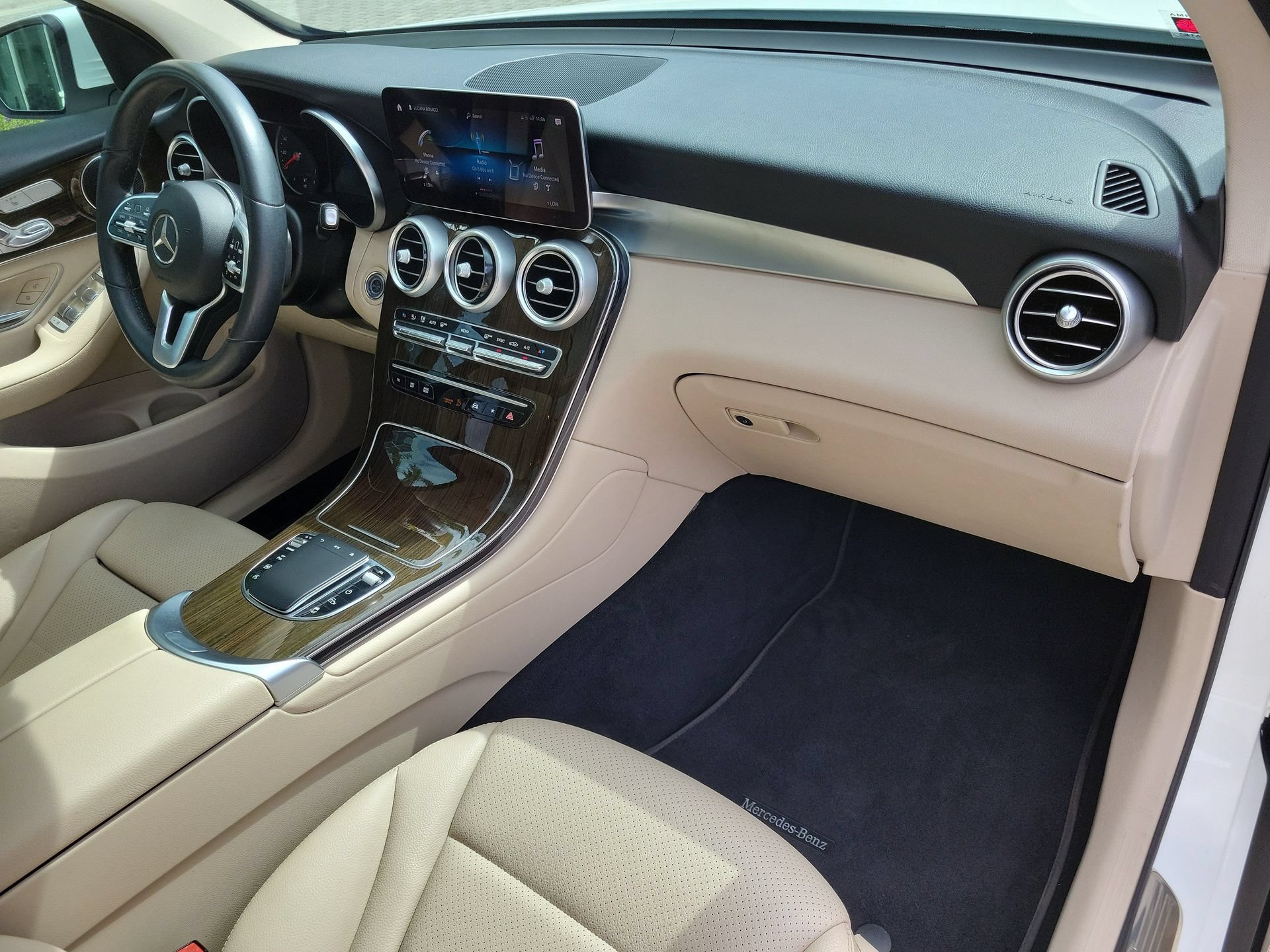 Used 2021 Mercedes-Benz GLC 300 w/ Premium Package image 3
