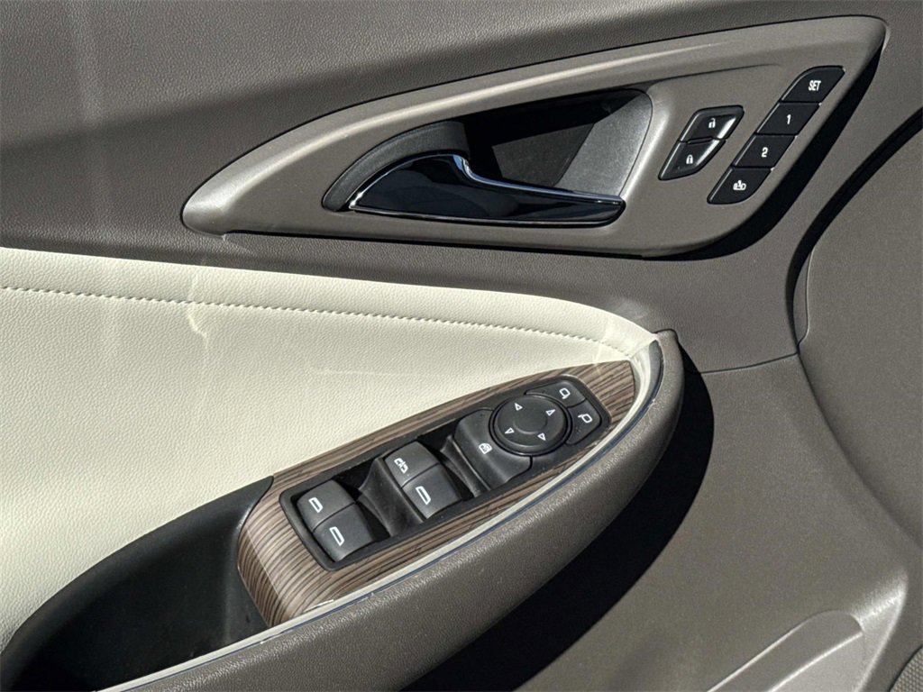 Used 2020 Chevrolet Malibu Premier image 22