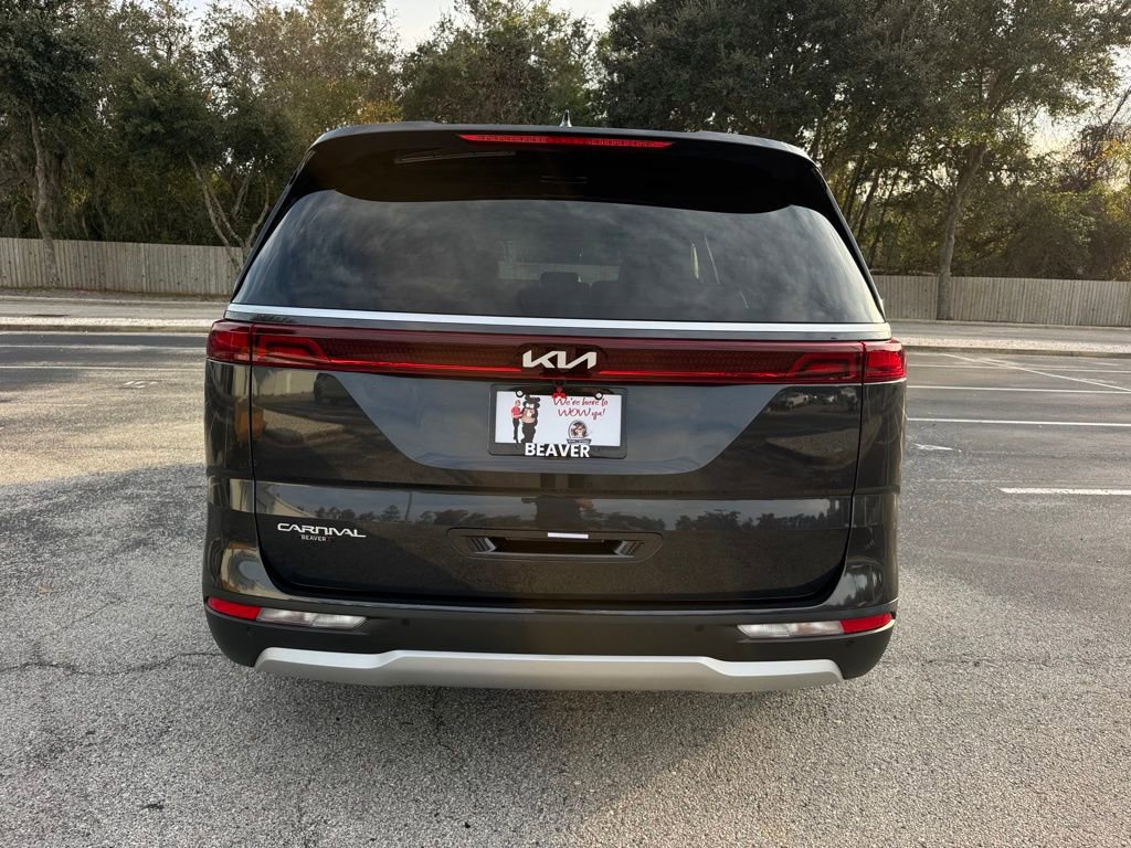 Used 2024 Kia Carnival LX image 8