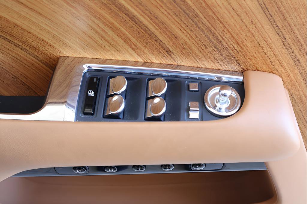 Used 2016 Rolls-Royce Wraith RWD image 12