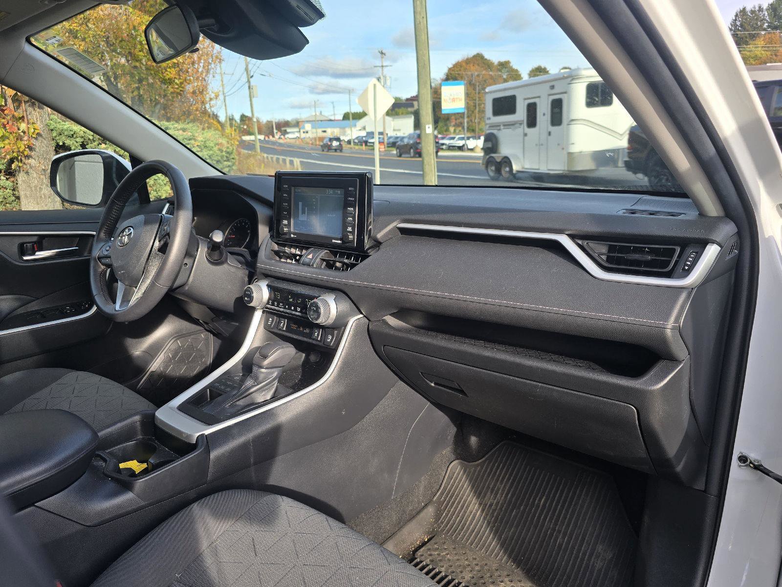 Used 2020 Toyota RAV4 XLE w/ Convenience Package image 15