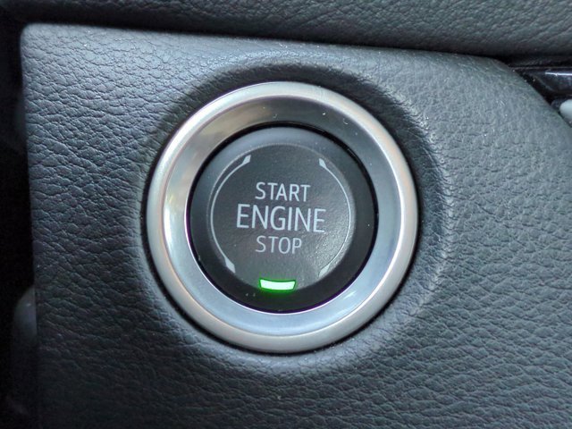 Used 2025 Cadillac XT4 Premium Luxury image 26