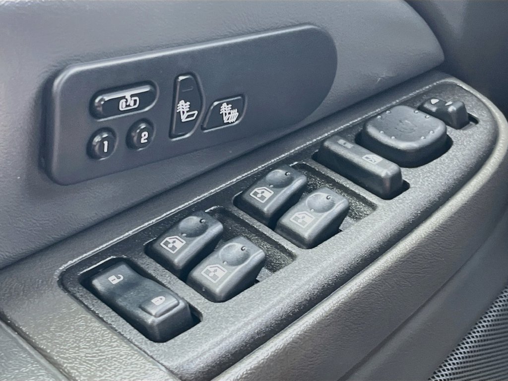 Used 2004 Chevrolet Silverado 3500 LT w/ Heavy-Duty Power Package AWD/4WD image 16
