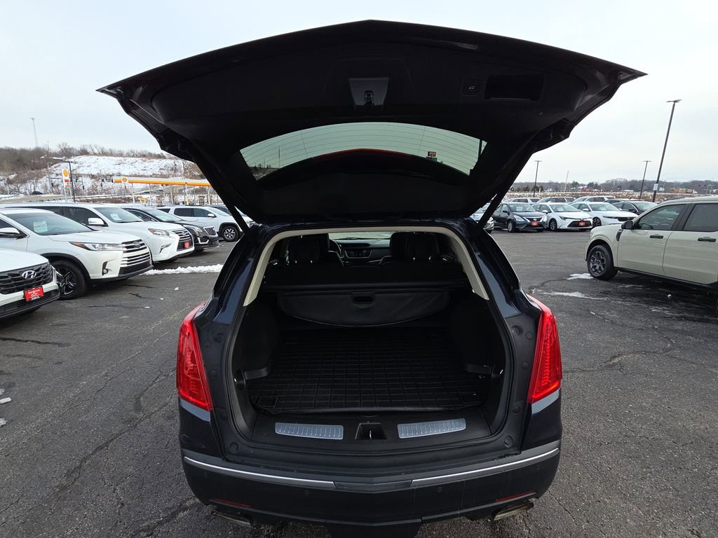 Used 2018 Cadillac XT5 Luxury w/ Driver Awareness Package image 32